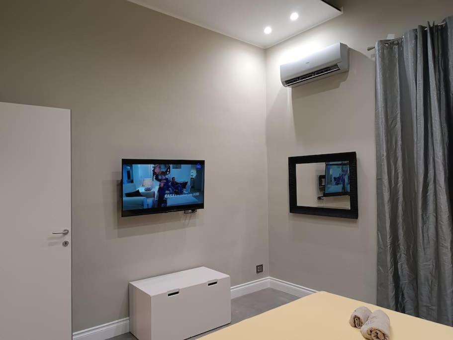Ba Luigi Apartment Bari Bagian luar foto